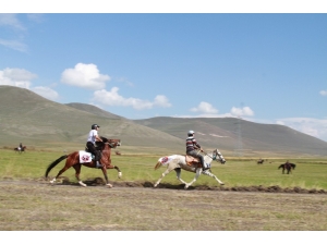 Rahvan At Yarışları Nefesleri Kesti