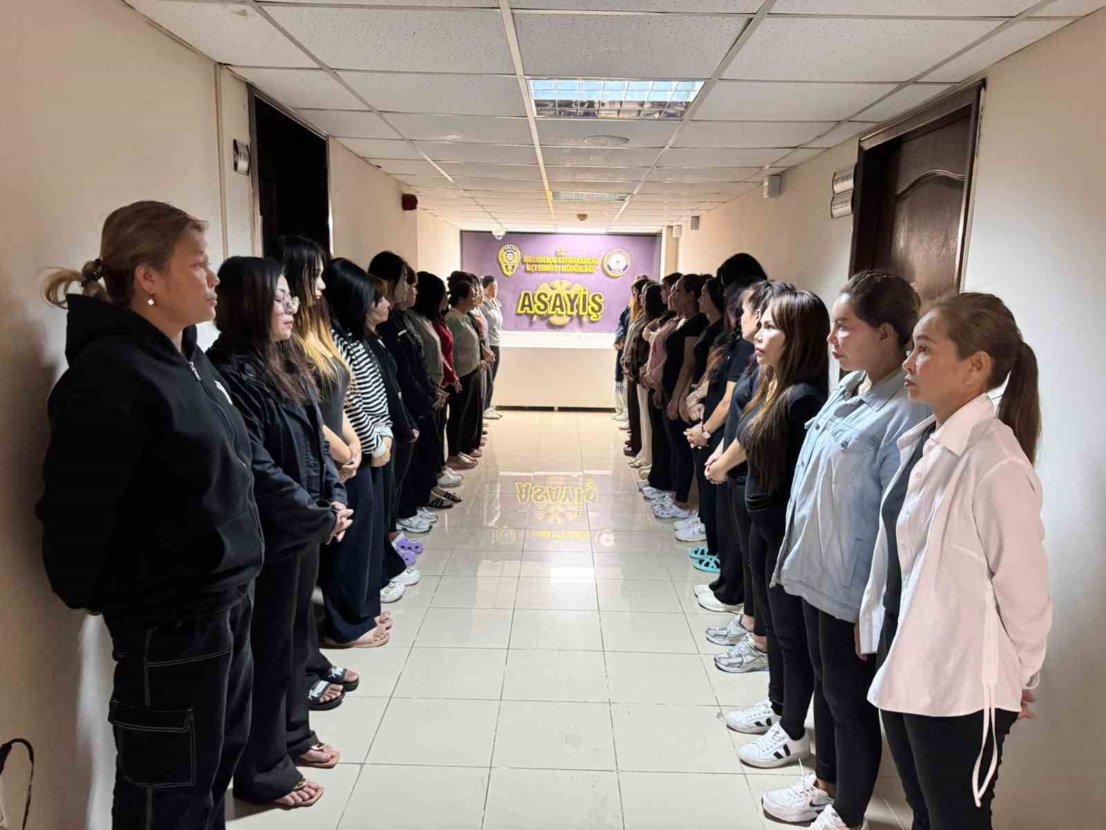 masaj-ve-spa-salonlarinda-kacak-calistirilan-31-taylandli-kadin-yakalandi