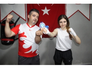 16 Yaşında Babasının ’Madalya’ Hayalini Gerçekleştirdi