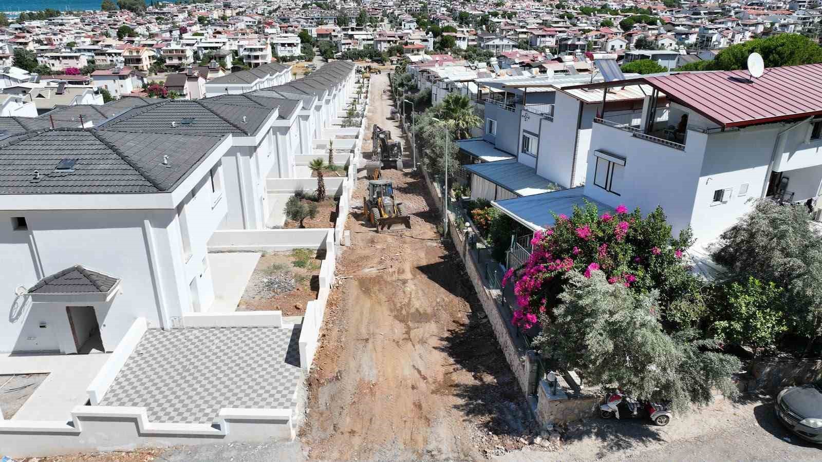 didim-belediyesi-akbuk-te-yol-yapim-calismalarini-genisletiyor