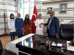 Altıntaş’ta Kazanan Öğrenciler Ödüllendirildi