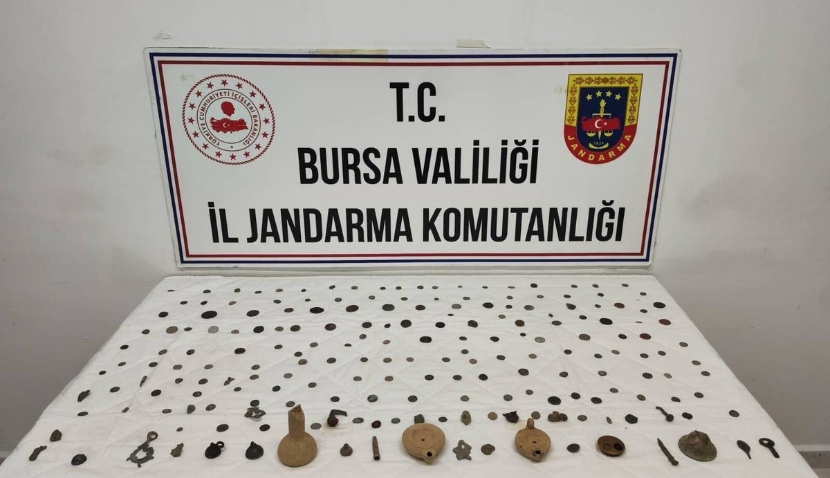 tarihi-eser-kacakcilarina-operasyon-roma-ve-bizans-donemine-ait-202-parca-ele-gecirildi