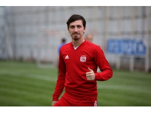 Mert Hakan Yandaş: "Ben Yabancı Sayısı Serbest İken İkinci Ligden Geldim. Hak Edenin Oynayabileceğini Düşünüyorum"