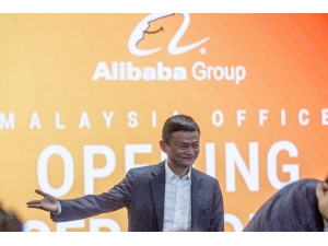 Çin’in En Zengin Adamı Tahtını Devrediyor