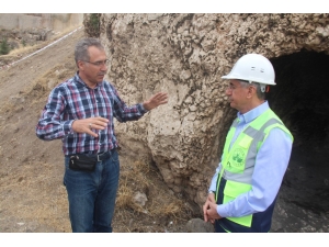 3 Bin Yıllık Kaya Mezarları Gün Yüzüne Çıkarılıyor