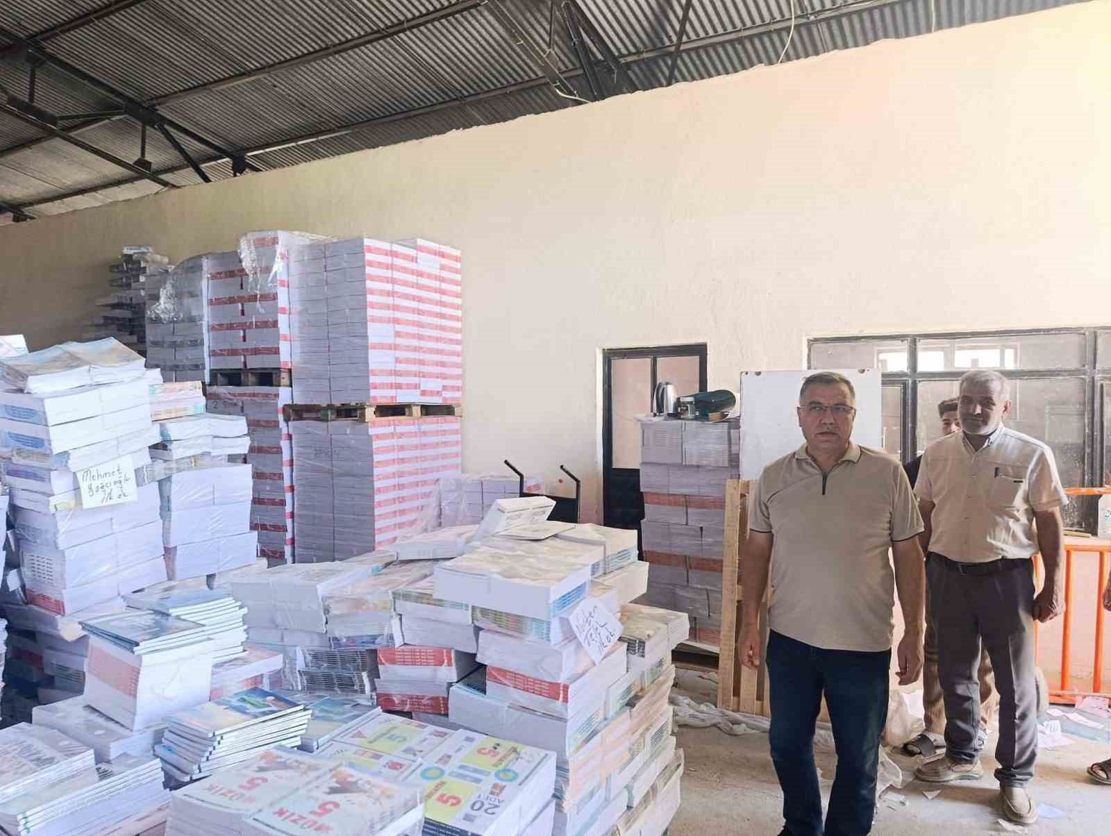 ders-kitaplarinin-eksiksiz-ve-duzenli-dagitimi-icin-calismalar-suruyor