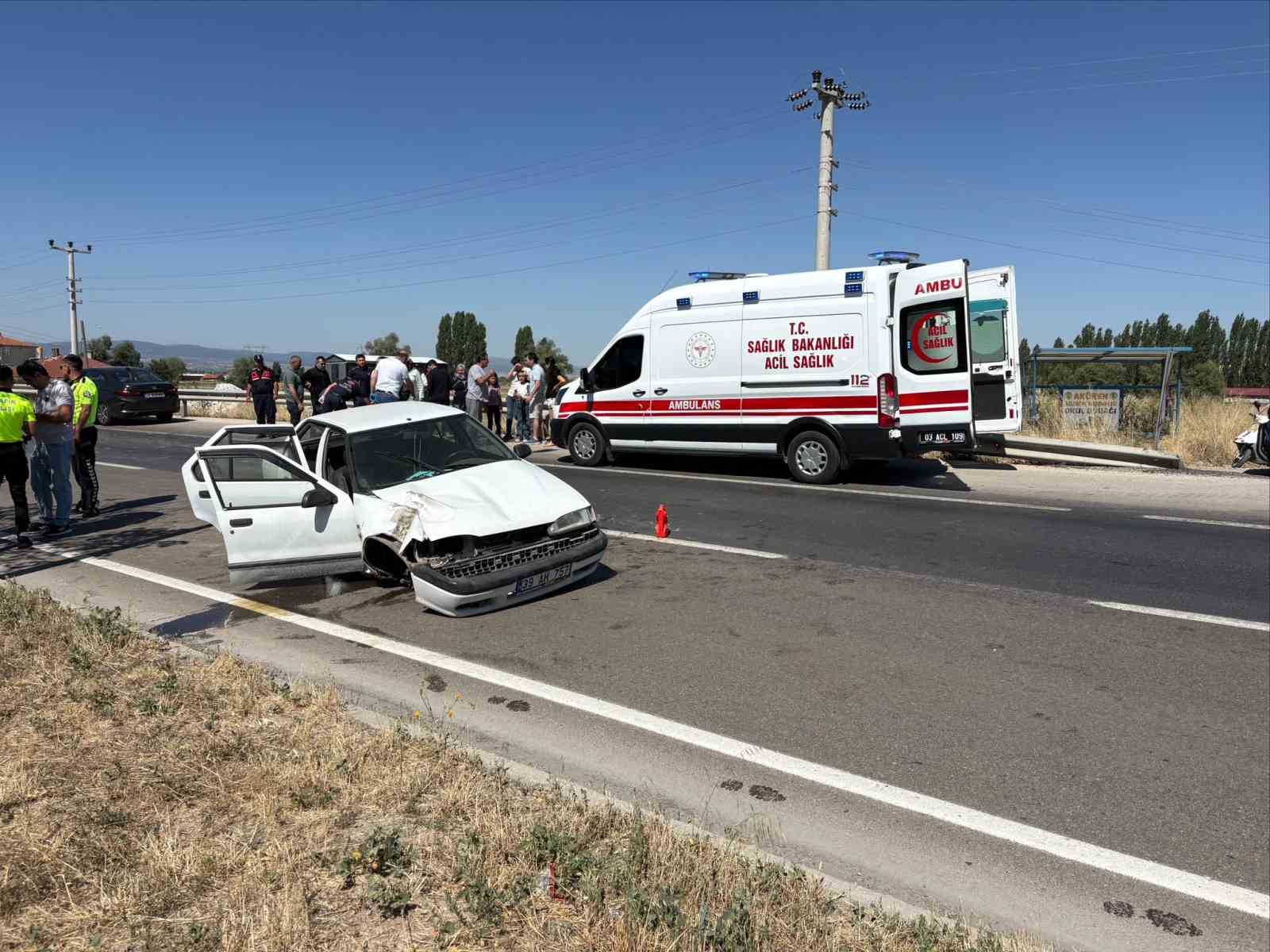 bariyerlere-carpan-otomobilde-6-kisi-yaralandi