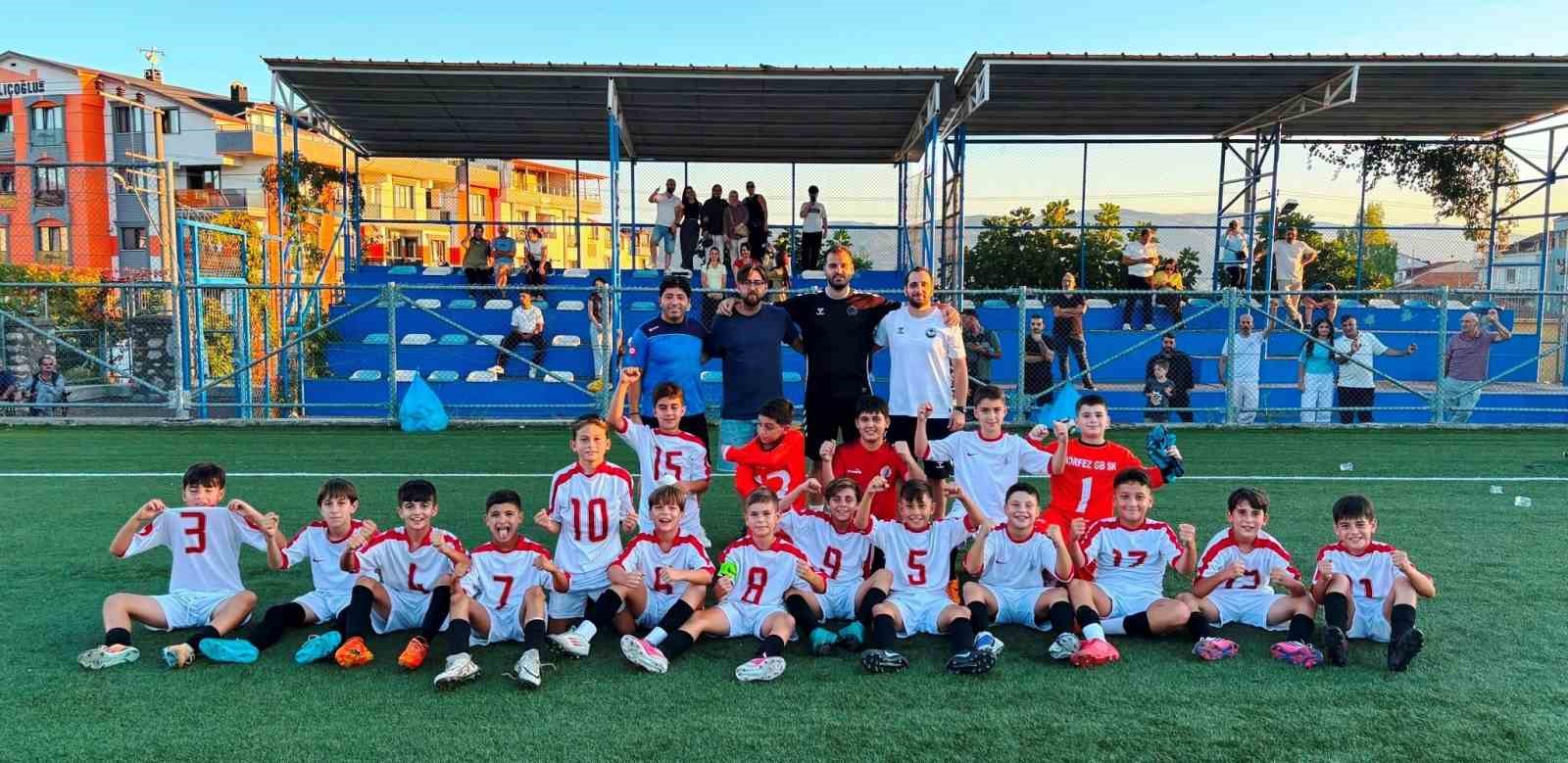 korfez-genclerbirligi-u12-takimi-minikler-turnuvasinda-namaglup-sampiyon-oldu