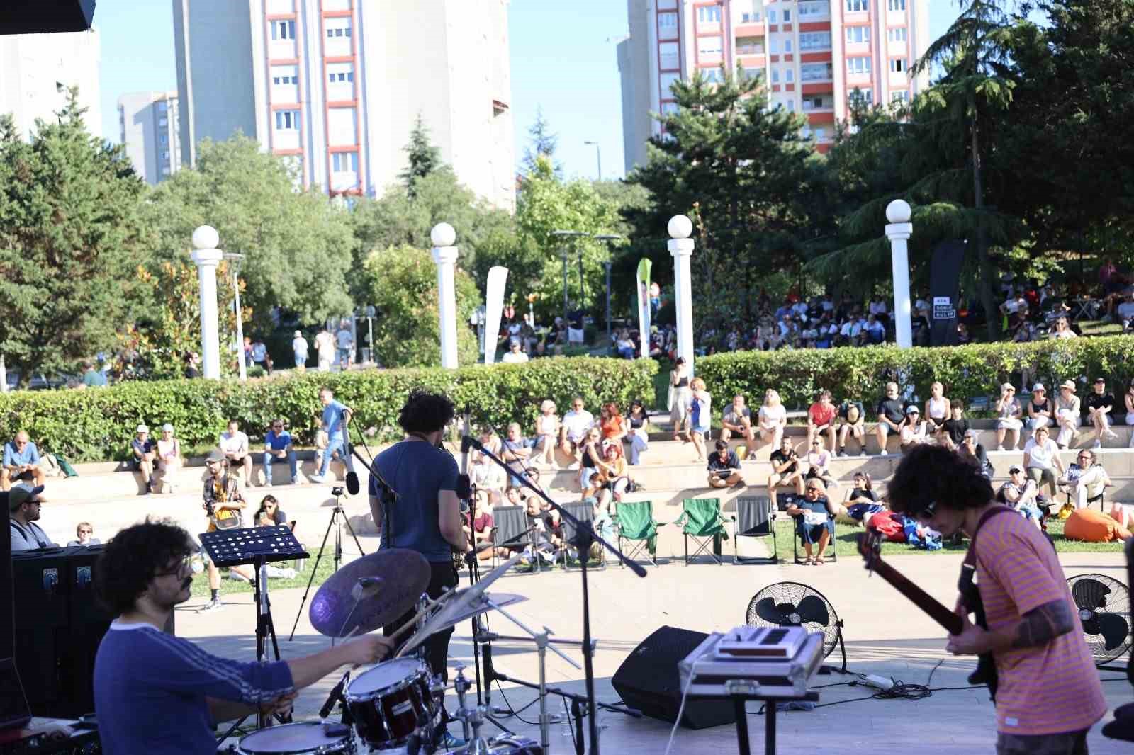 parklarda-caz-bu-yil-da-atasehir-de