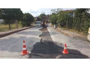 Başiskele’de Yollarda Her Gün Onarım Yapılıyor