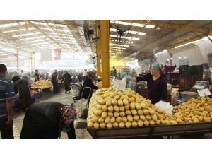 Balıkesir’de Sebze Pazarına Fıskiyeli Serinlik Esnafları Sevindirdi