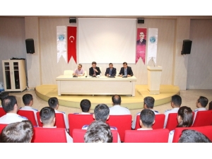 Rektör Karacoşkun Kadroya Geçen Sürekli İşçilerimizle Bir Araya Geldi