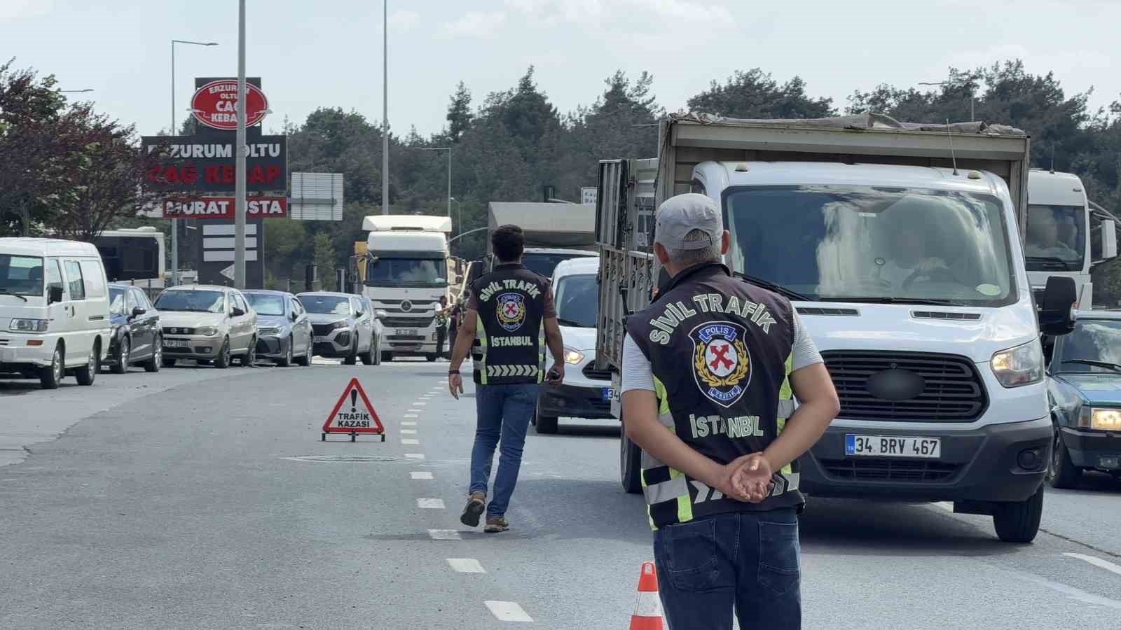 arnavutkoy-de-hafriyat-kamyonlarina-siki-denetim-70-surucu-ve-arac-sahibine-701-bin-lira-ceza