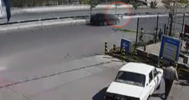 Ankara'da, 10 Yaşındaki Çocuğa Çarpan Ehliyetsiz Sürücü, Arkasına Bile Bakmadan Kaçtı, O Anlar Kamerada