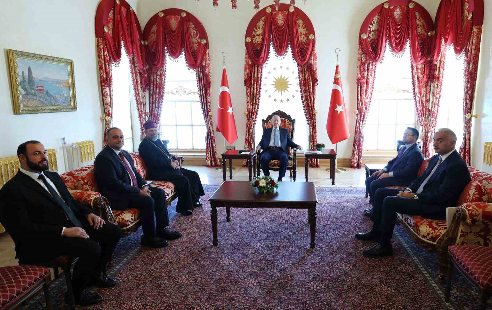 cumhurbaskani-erdgan-turkiye-ermenileri-patrigi-sahak-masalyan-i-kabul-etti