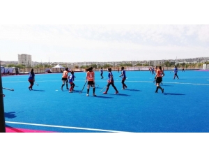 Hokey Sahası’nda İlk Heyecan