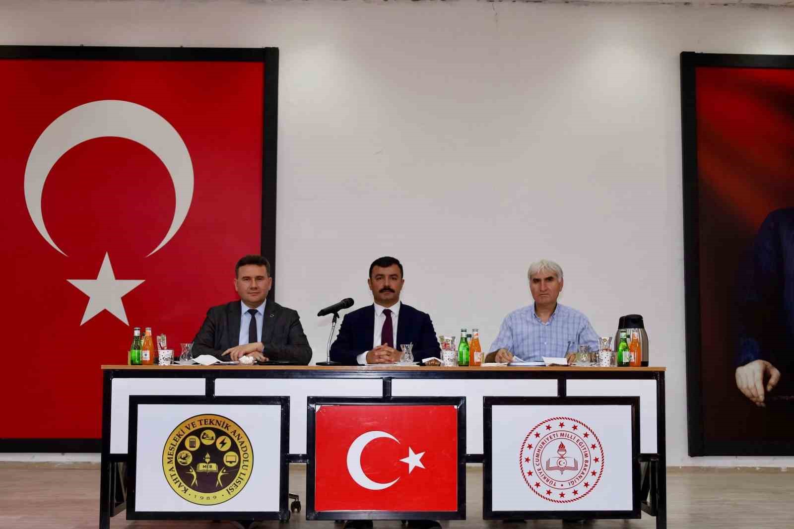 kahta-da-yeni-egitim-yili-oncesi-hazirliklar-degerlendirildi