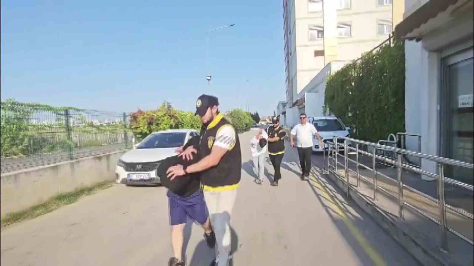 bicaklayip-oldurduler-evde-oturmaya-devam-ettiler
