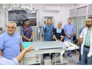 Meslektaşları Damar Tıkanıklığını Açmanın İnceliklerini Prof. Dr. Özgül’den Öğreniyor