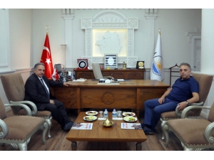 Vali Toprak Büyükşehir Belediyesini Ziyaret Etti
