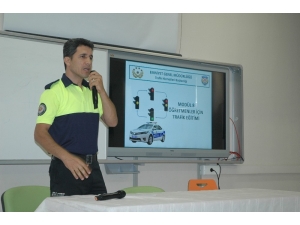 Öğretmenlere Trafik Eğitimi Verildi.