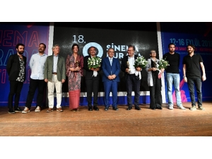 İef’de Yıldızlar Geçidi