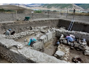 Toprağın 50 Santimetre Altından 2 Bin Yıllık Tarih Çıktı