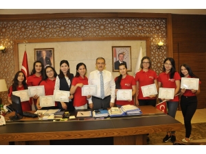 Sü’de Özbek Öğrencilere Sertifikaları Verildi