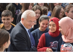 Burs Almak İsteyen Üniversiteliler Torev’e Koşuyor