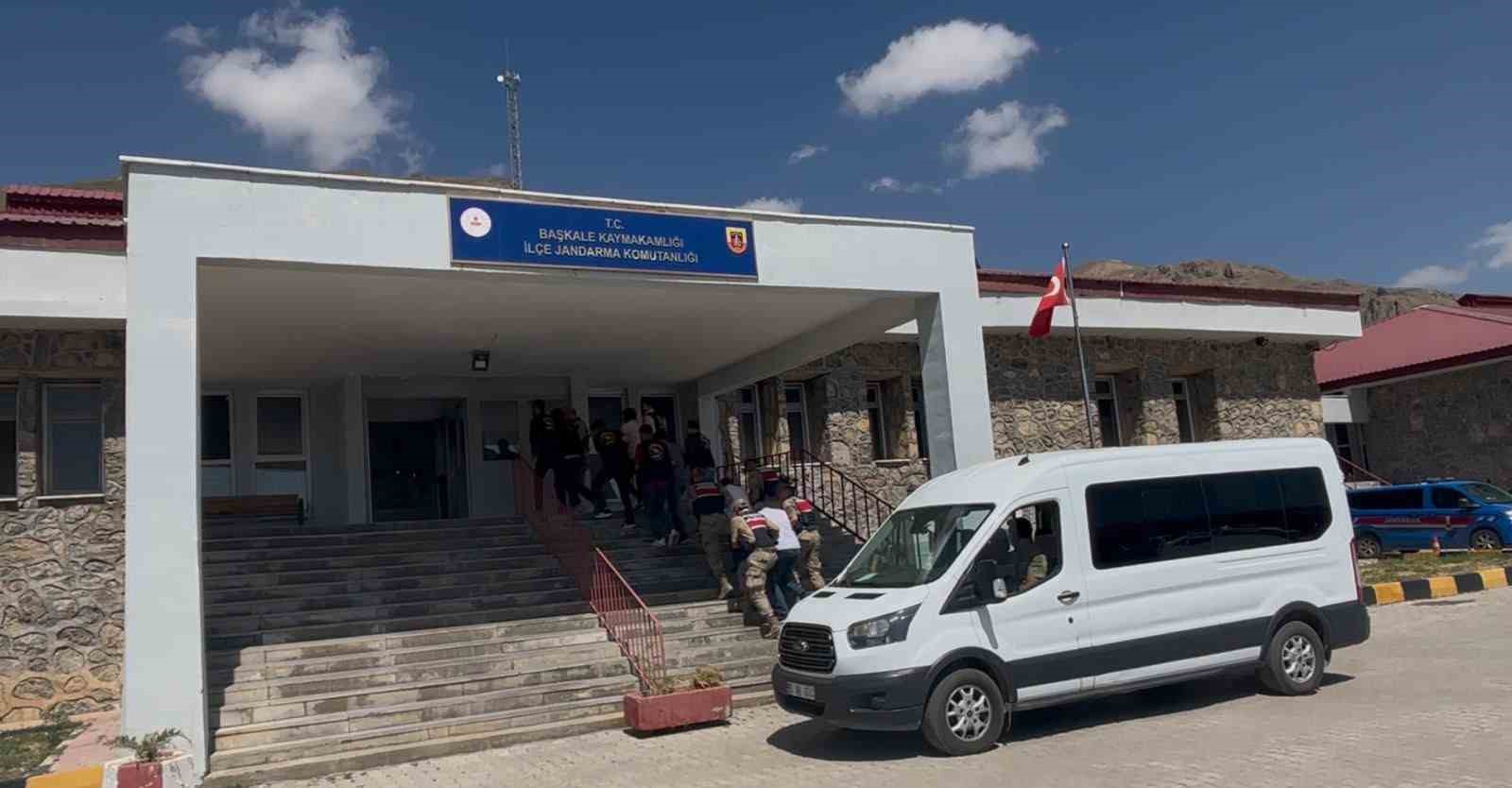 bakan-gurlek-ten-2-olay-icin-aydinlatma-paylasimi