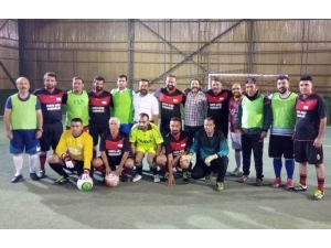 Van Basını Ve Zabıta Çim Sahada Ter Döktü