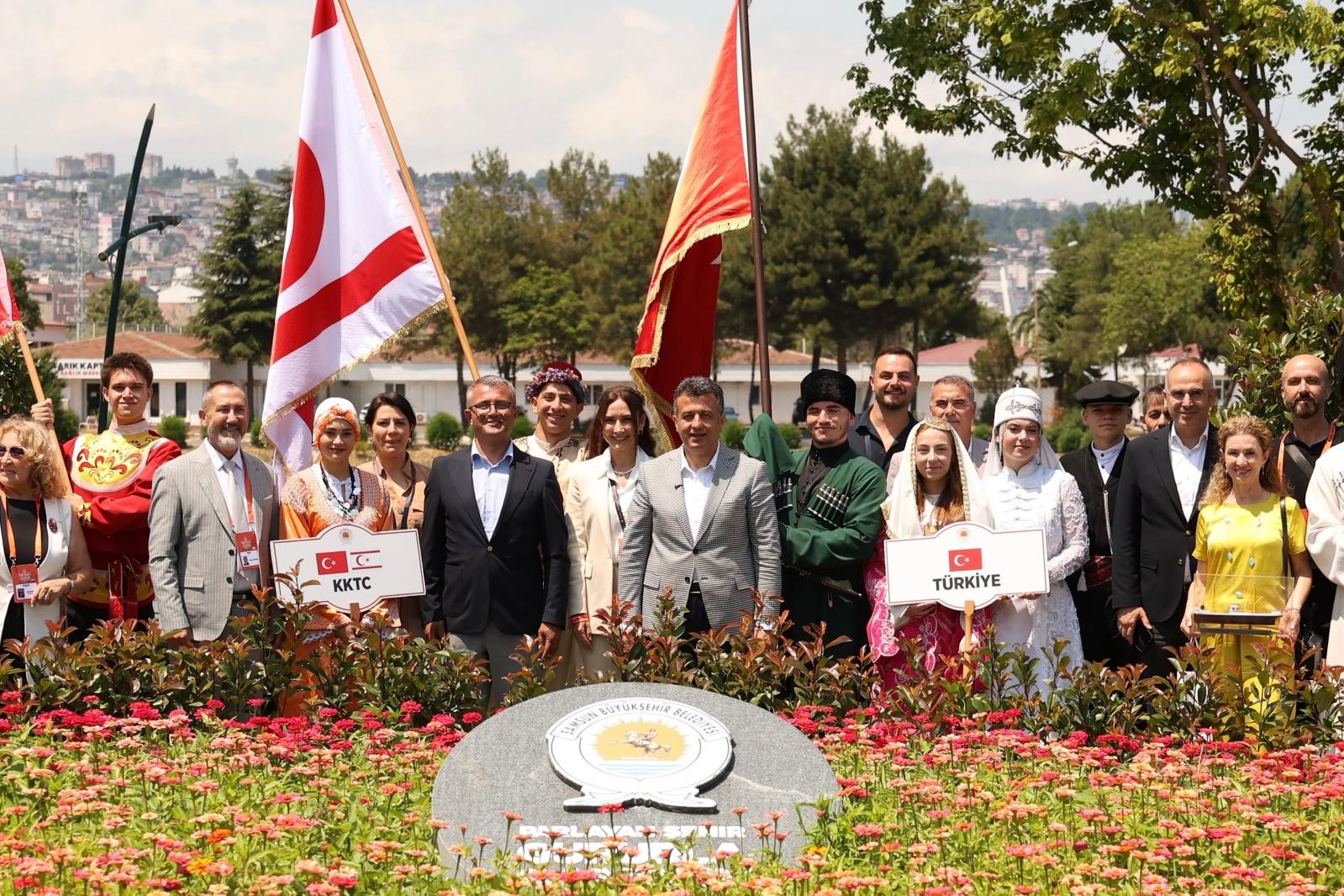 12-ulkenin-halk-danslari-ekipleri-samsun-da