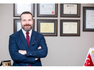 "Göğüs Kafesini Kesmeden Kalp Ameliyatı Yapılabiliyor"