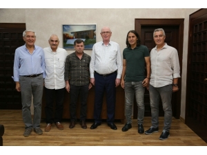 Başkan Kurt, Eskişehirspor Altyapı Yöneticileri İle Birlikte