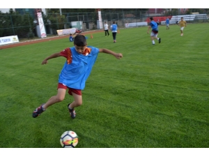 Minik Yıldızlar Geleceğe Umut Saçıyor