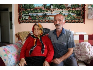 Kağıt Toplayarak Görme Engelli Eşine Bakan Yaşlı Adama Devlet Yardım Elini Uzattı