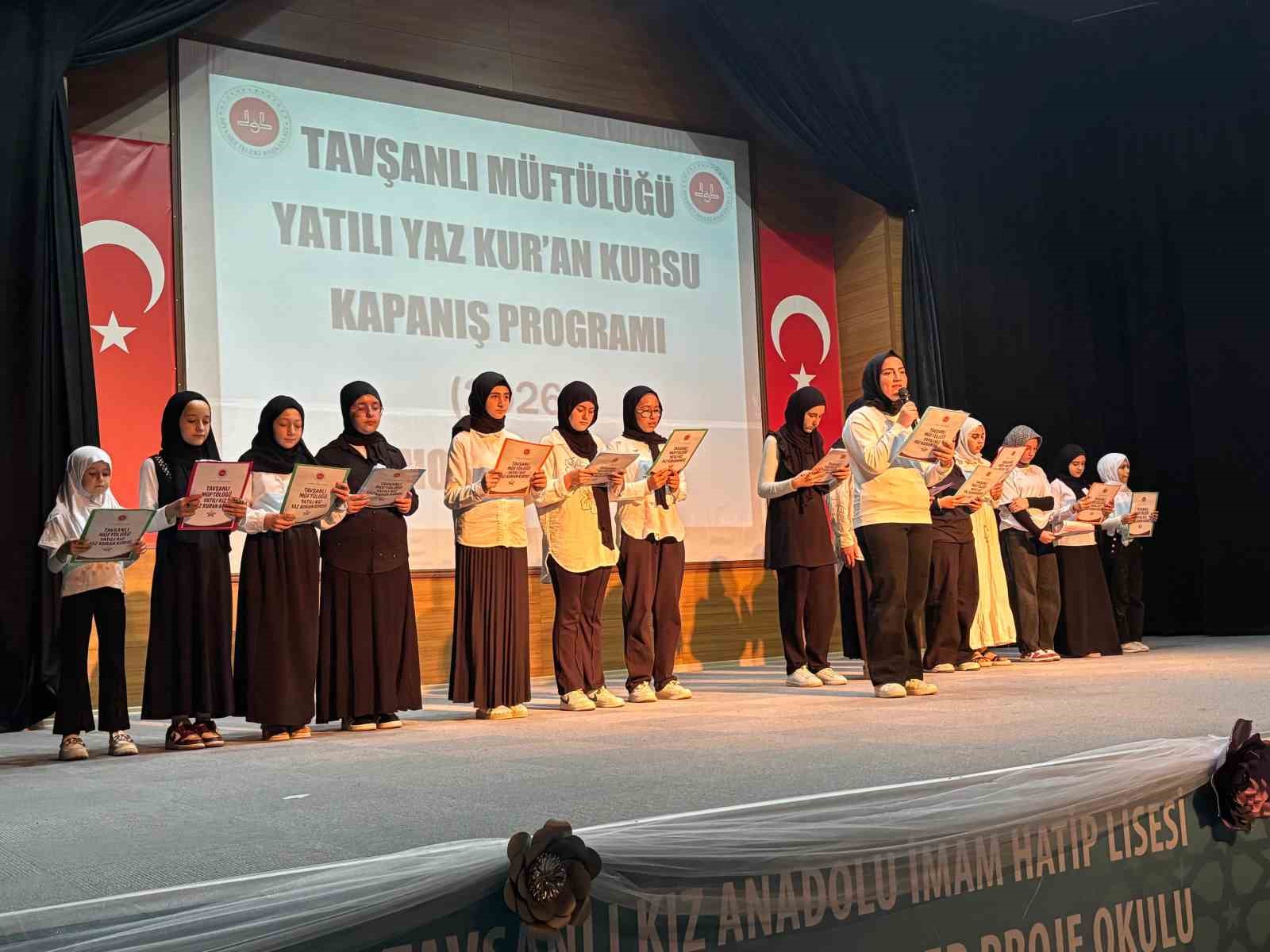 tavsanli-da-yatili-yaz-kur-an-kursu-kapanis-programi-coskuyla-gerceklestirildi
