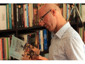 ‘Gençlerin Fısıldadıkları’ Adlı Kitap Raflarda Yerini Aldı