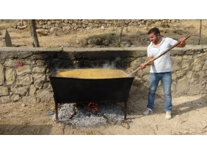 Gercüş’te ‘Bulgur Kaynatma’ Geleneği Sürüyor