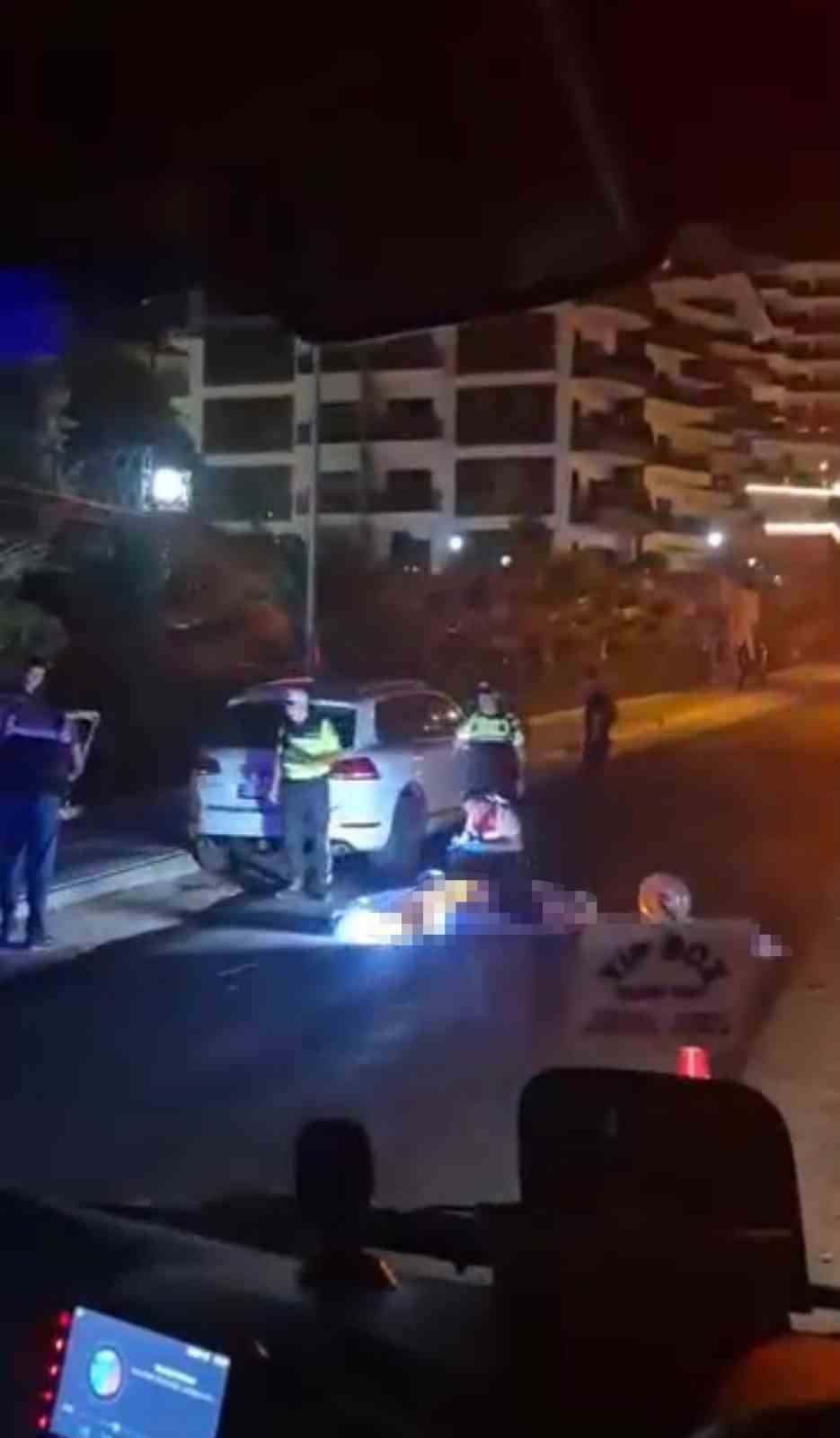 alanya-da-park-halindeki-otomobile-carpan-genc-motosikletli-hayatini-kaybetti