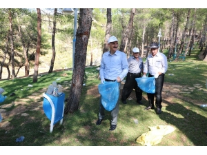 Başkan Okay Çevre Temizliği Yaptı