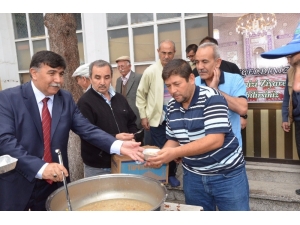Emet Belediyesi 5 Bin Kişiye Aşure Dağıttı