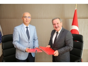 Türk Dil Kurumu İle Kredi Ve Yurtlar Kurumu Arasında İş Birliği Protokolü