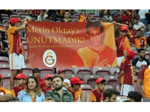 Türk Telekom Stadyumu’nda Metin Oktay Anıldı