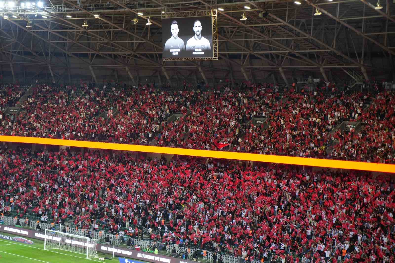 tolga-kalender-ve-ebubekir-ucar-milli-macta-unutulmadi