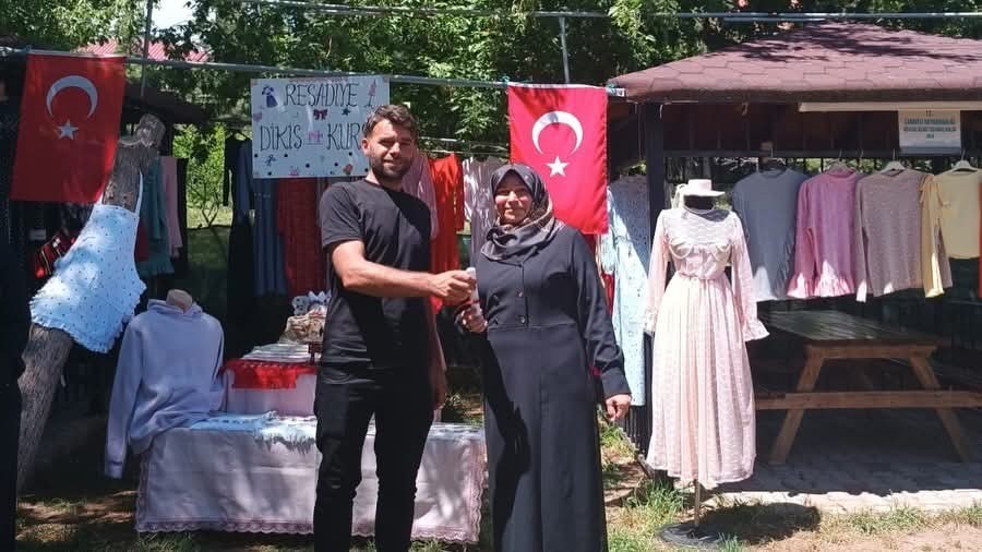sandikli-da-dikis-nakis-kursu-sergisi-yogun-ilgi-gordu