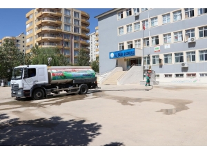 Karaköprü’deki Okullar Temizlendi