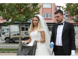 Gelin Ve Damat Düğün Öncesi Çevreyi Temizledi