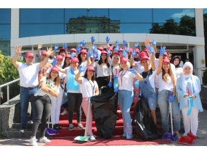 Doktorlar Steril Ortamdan Çıkıp Çöp Topladı