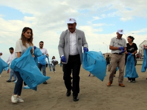 Samsun’da Sahiller Çöplerden Arındırıldı